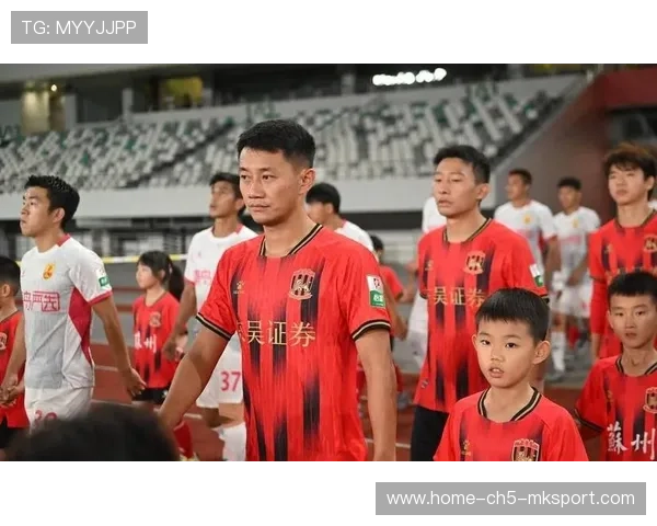 河南队周大地斜插禁区，接直塞推射远角命中